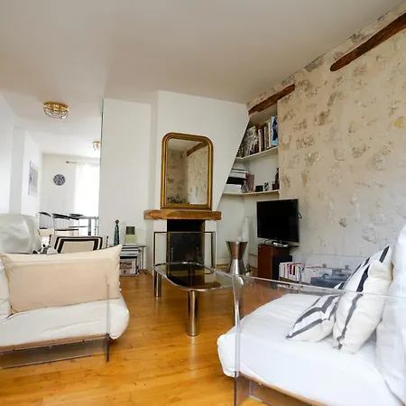 Chic With Private Terrace Paris